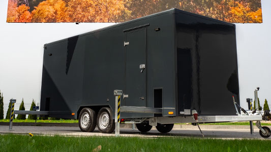 <b>Body painting</b> All elements: the durable honeycomb floor, the frame, and the wheels are in this color to help PlatformLED blend seamlessly into the event space.